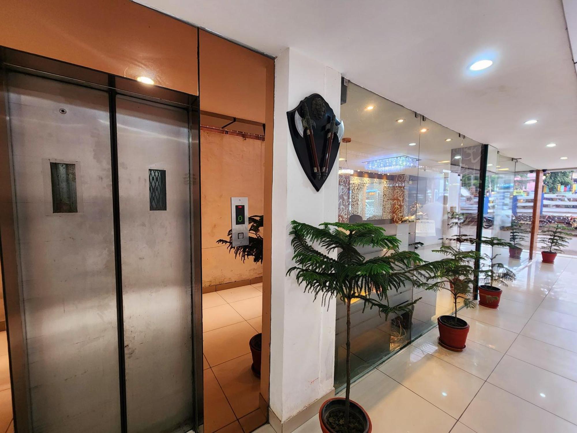 Hotel Lee International Calcuta Exterior foto